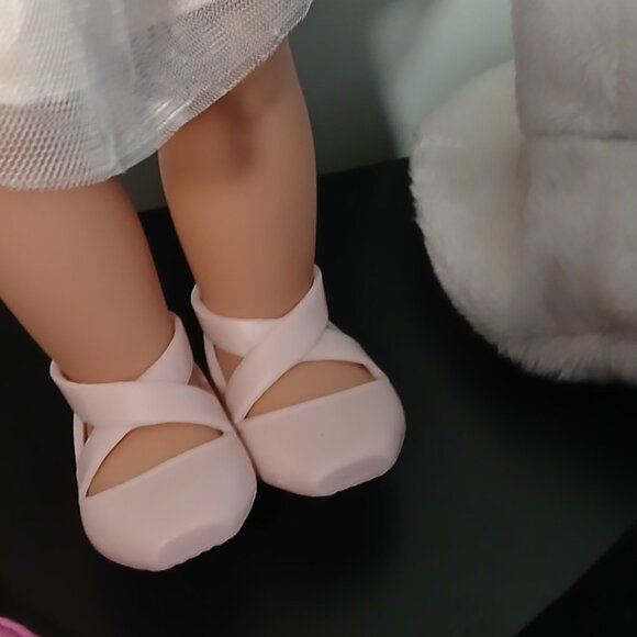 Out Generation 18 inch doll with accessories - Picture 5 of 8